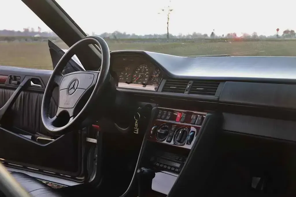 Gebraucht Mercedes E320 Sportline 220 PS (161 kW) 1994 Silber Coupé