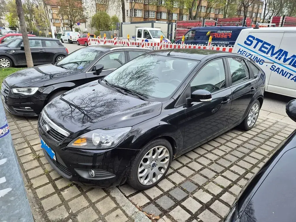 Używany Ford Focus 101 KM (74 kW) 2009 Czarny Sedan/Limuzyna