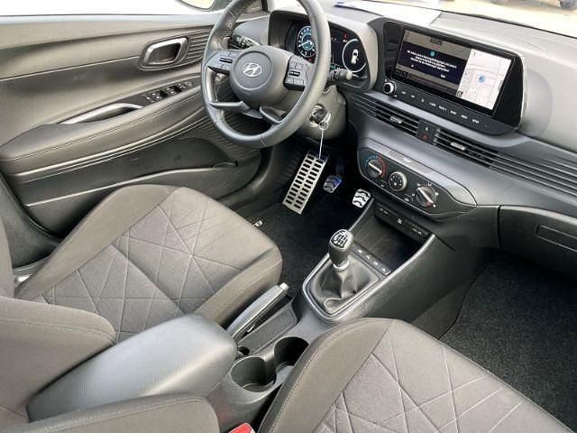 Gebraucht Hyundai Bayon Trend 101 PS (74 kW) 2024 Mangrove green / mic SUV