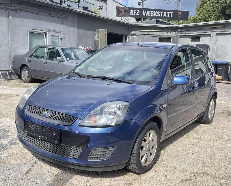 Gebraucht Ford Fiesta 80 PS (58 kW) 2008 Blau Kleinwagen