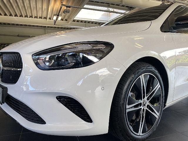Gebraucht Mercedes B200 163 PS (119 kW) 2024 Weiß Kleinwagen