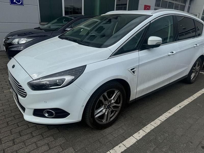 Gebraucht Ford S-MAX Titanium 190 PS (139 kW) 2018 Weiß Van / Kleinbus