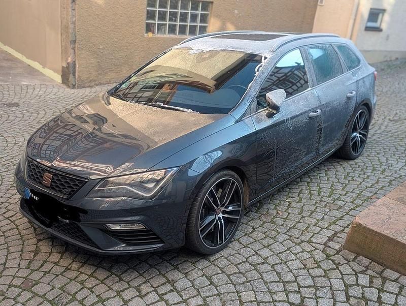 Grau Gebraucht 2019 Cupra Leon Kombi | 23.800 € (Fairer Preis) - Bild 1/4