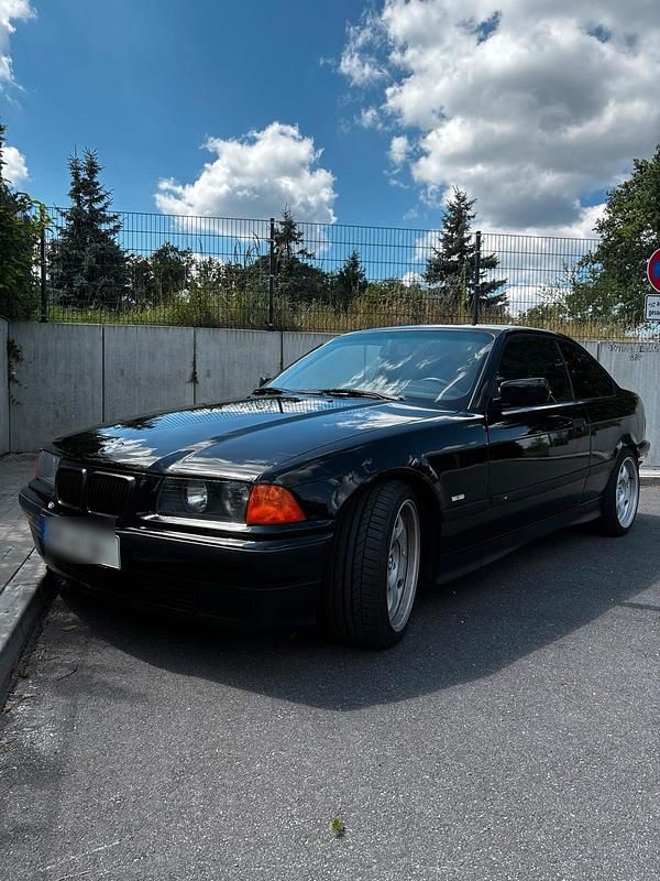 Schwarz Gebraucht 1998 BMW 316 M Sport Coupé | 6.999 € - Bild 1/4