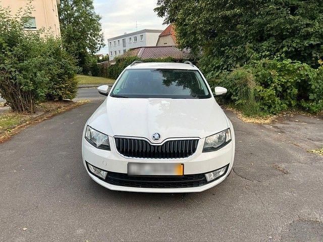 Weiß Gebraucht 2016 Skoda Octavia Kombi | 9.300 € (Guter Preis) - Bild 1/4