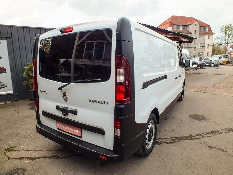 Gebraucht Renault Trafic 146 PS (107 kW) 2018 Weiß Van / Kleinbus