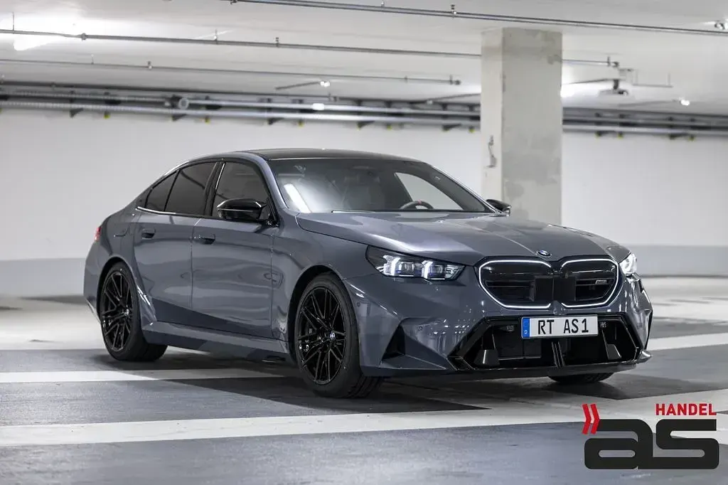 Używany BMW M5 Performance 727 KM (534 kW) 2026 Szary Sedan/Limuzyna