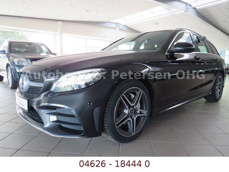 Grau Gebraucht 2019 Mercedes C220 AMG Limousine | 26.900 € (Etwas zu teuer) - Bild 1/4
