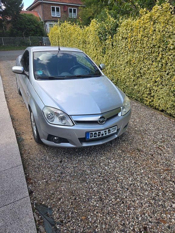 Silber Gebraucht 2004 Opel Tigra Cabrio | 1.500 € (Superpreis) - Bild 1/4