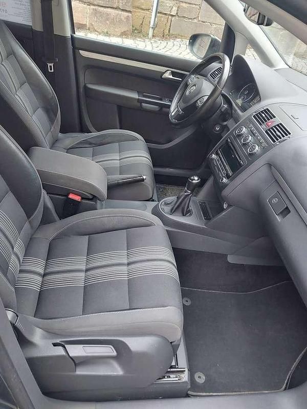 Gebraucht VW Touran Match 140 PS (102 kW) 2012 Grau Van / Kleinbus