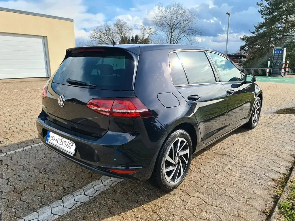 Gebraucht VW Golf VII 85 kW (116 PS) 2016 Schwarz Limousine