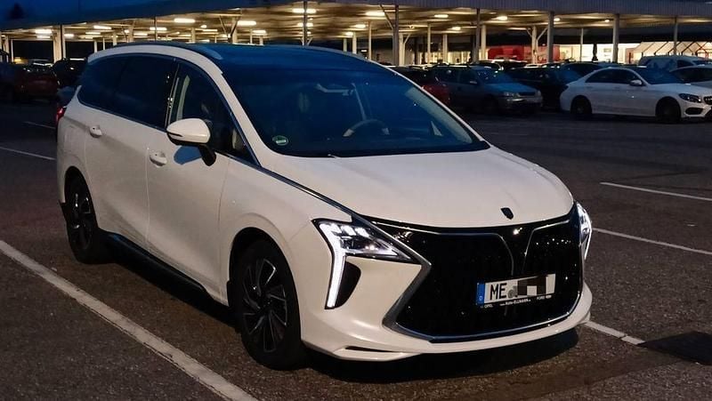 Gebraucht DFSK Forthing 4 177 PS (130 kW) 2024 Weiß Van / Kleinbus