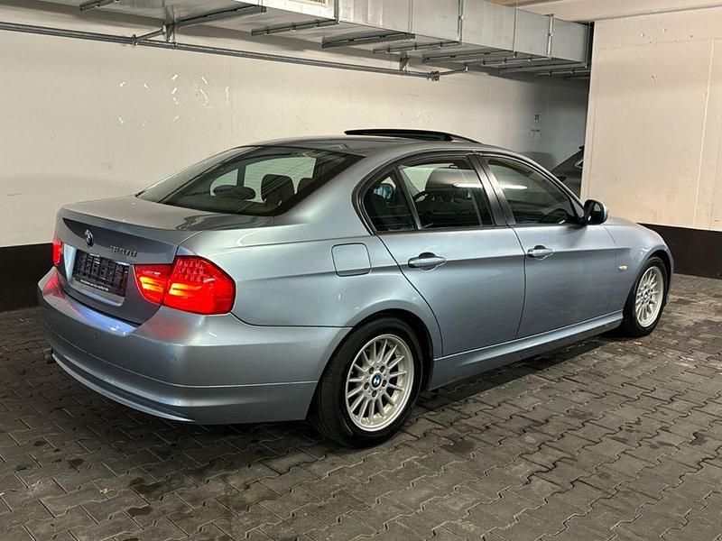 Gebraucht BMW 320 Sport Line 184 PS (135 kW) 2011 Blau Limousine