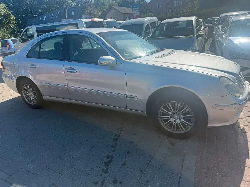 Gebraucht Mercedes E220 150 PS (110 kW) 2003 Silber Limousine
