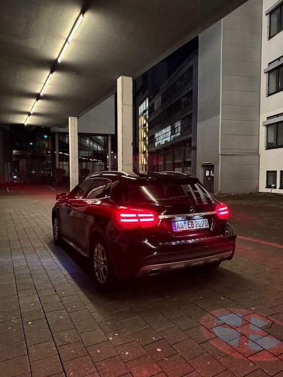Gebraucht Mercedes GLA180 122 PS (89 kW) 2018 Schwarz SUV
