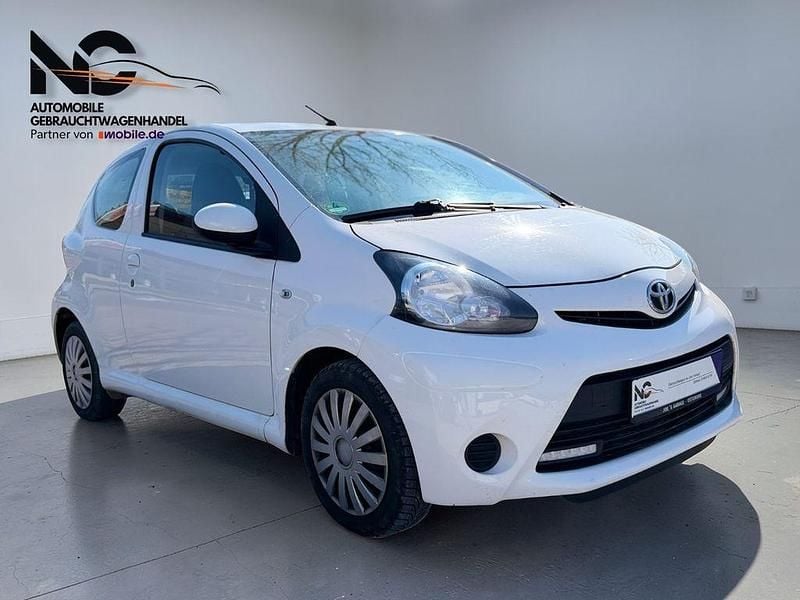 Gebraucht Toyota Aygo Cool 68 PS (50 kW) 2013 Weiß Kleinwagen