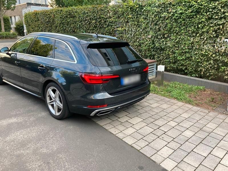 Gebraucht Audi A4 S-Line 190 PS (139 kW) 2019 Grau Kombi