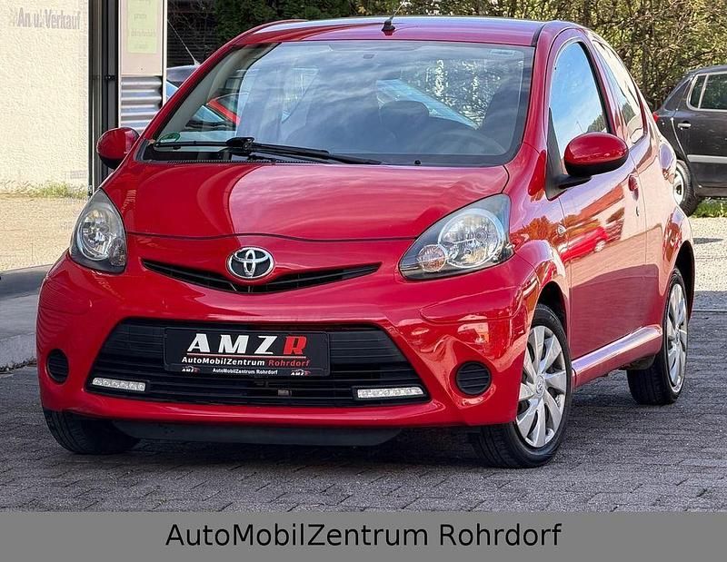 Rot Gebraucht 2012 Toyota Aygo Cool Kleinwagen | 3.790 € (Etwas zu teuer) - Bild 1/4