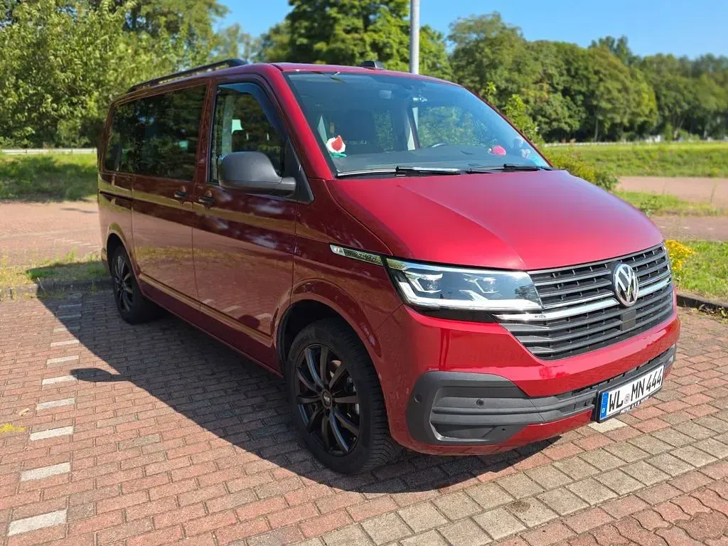 Gebraucht VW Multivan Trendline 150 PS (110 kW) 2020 Rot Van / Kleinbus
