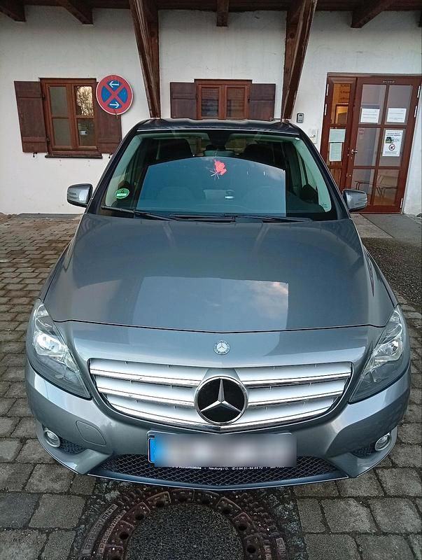 Gebraucht Mercedes B180 122 PS (89 kW) 2012 Grau Van / Kleinbus