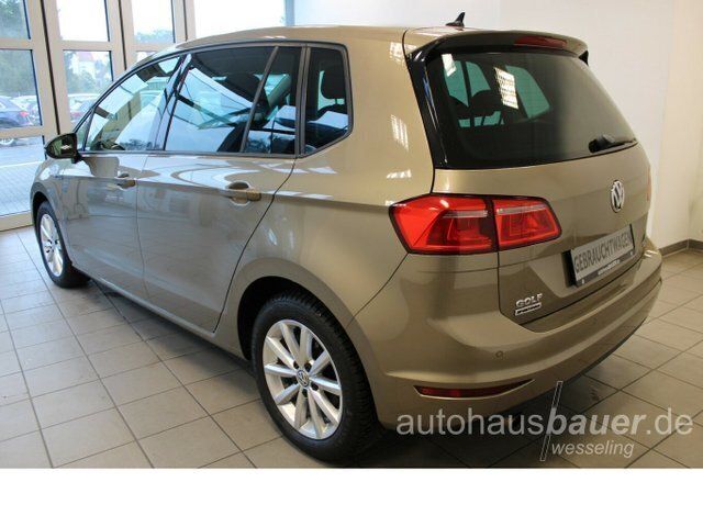 Gebraucht VW Golf VII LOUNGE 110 PS (80 kW) 2015 Pyramid gold (metallic) Limousine