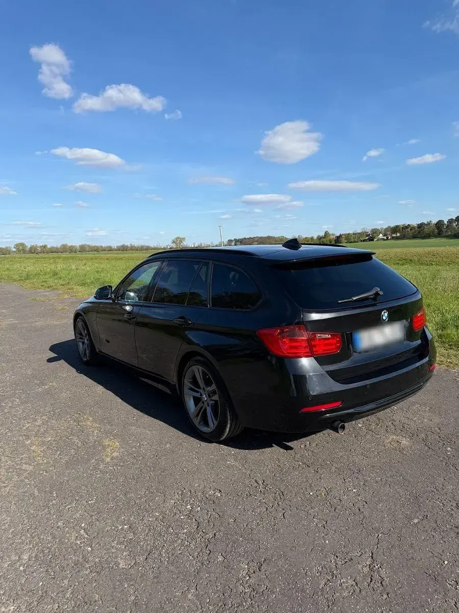 Gebraucht BMW 320 Sport Line 184 PS (135 kW) 2013 Schwarz Kombi