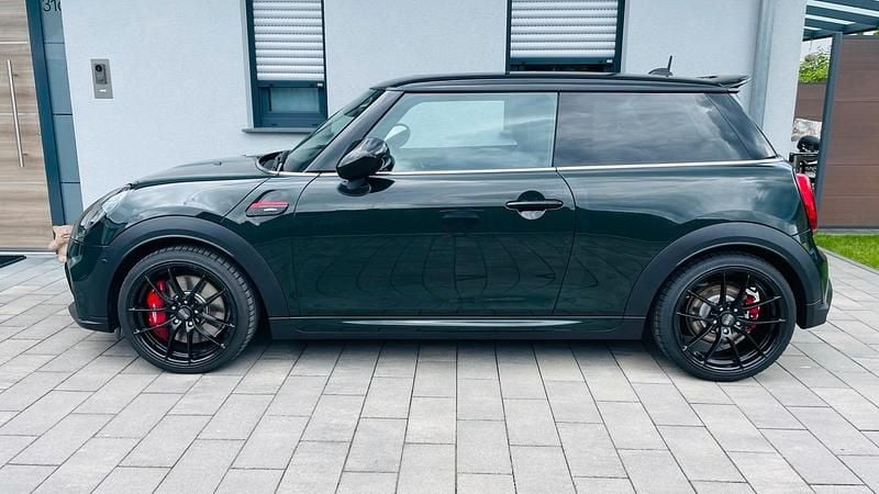Grün Gebraucht 2023 Mini John Cooper Works Kleinwagen | 39.999 € (Teuer) - Bild 1/4
