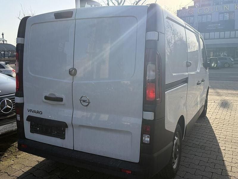 Gebraucht Opel Vivaro 95 PS (69 kW) 2019 Weiß Van / Kleinbus