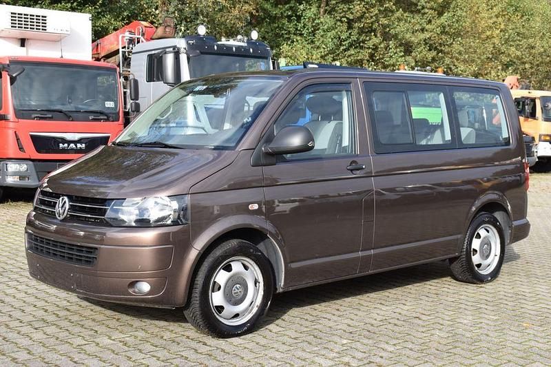 Gebraucht VW Multivan Startline 140 PS (102 kW) 2010 Braun Van