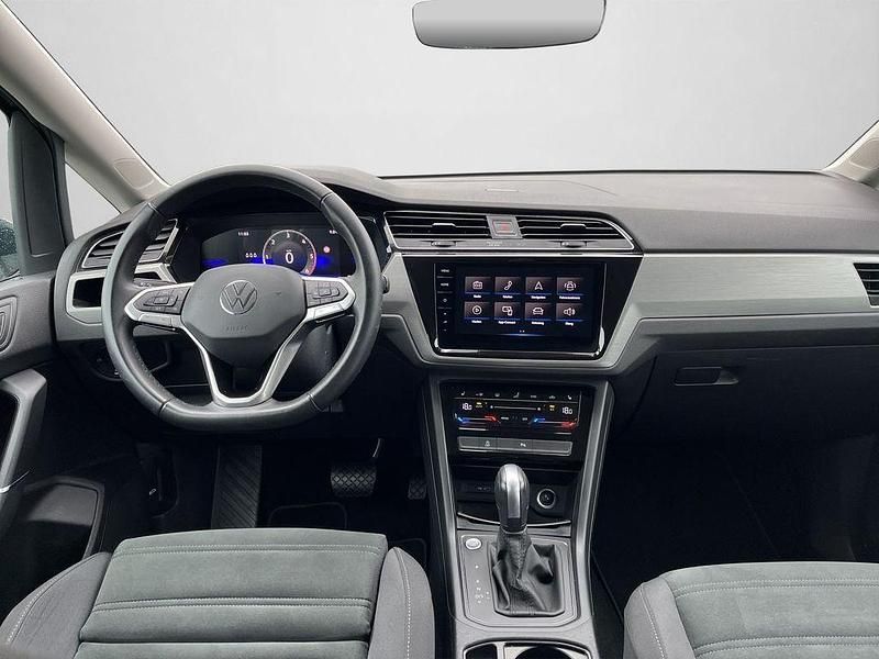 Gebraucht VW Touran Comfortline 150 PS (110 kW) 2023 Delfingrau metallic (metallic) Van / Kleinbus