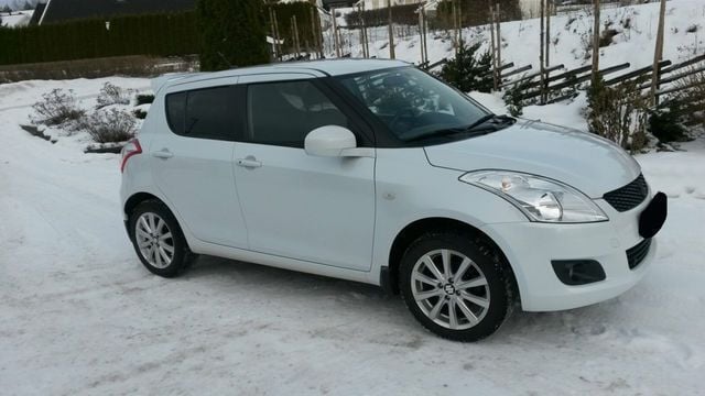 Gebraucht Suzuki Swift Club 94 PS (69 kW) 2012 Weiß metallic Kleinwagen