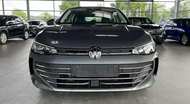 Gebraucht VW Passat Business 150 PS (110 kW) 2025 Grau metallic Kombi