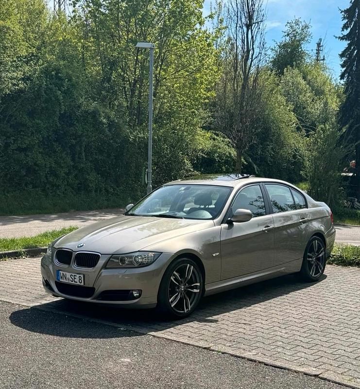 Gebraucht BMW 318 143 PS (105 kW) 2011 Braun Limousine