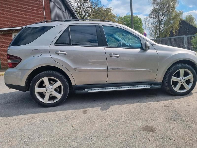 Gebraucht Mercedes ML280 190 PS (139 kW) 2005 Silber SUV