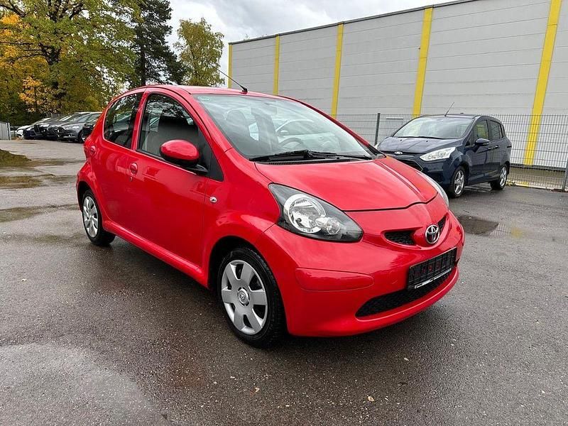 Gebraucht Toyota Aygo Cool 68 PS (50 kW) 2006 Rot Kleinwagen