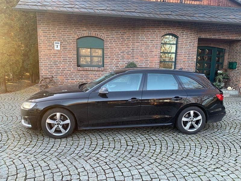 Gebraucht Audi A4 Ambiente 163 PS (119 kW) 2022 Schwarz Kombi
