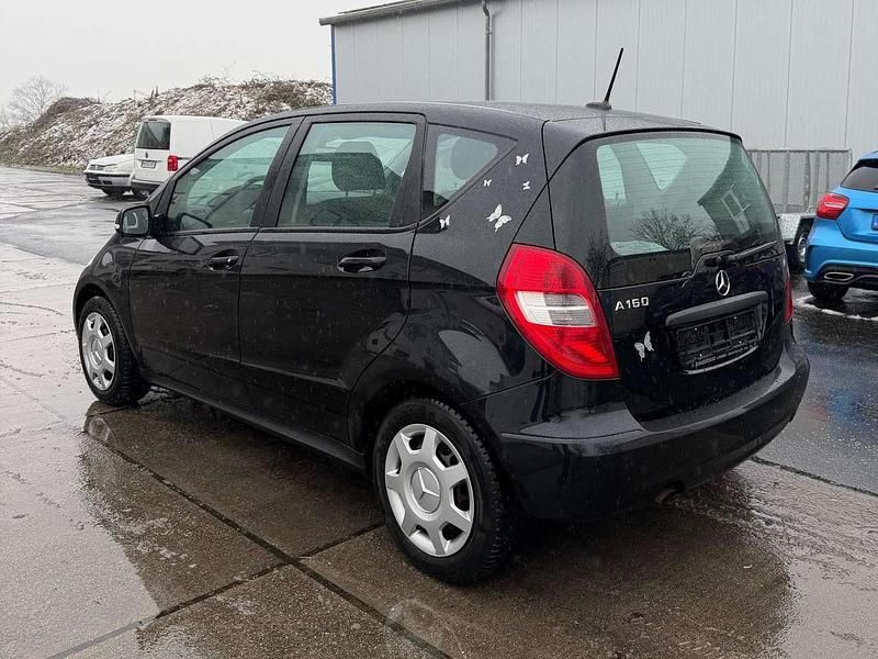 Gebraucht Mercedes A160 95 PS (69 kW) 2012 Kosmosschwarz  metalliclack Kleinwagen