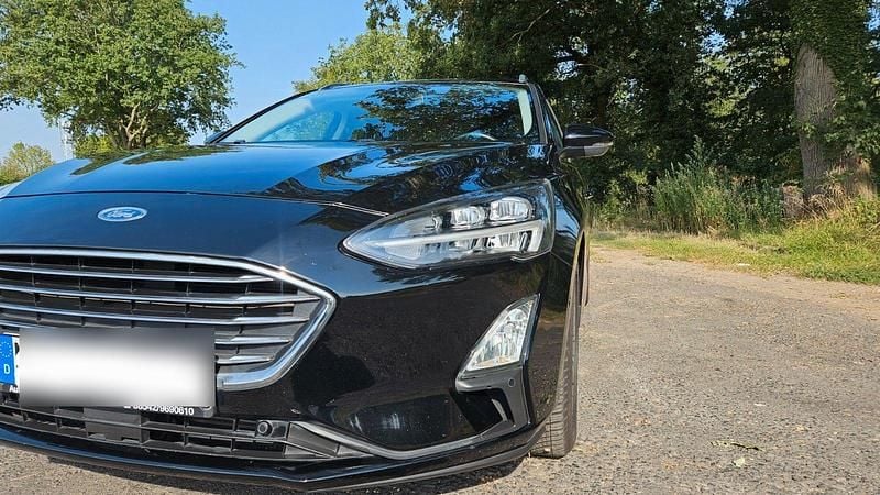Schwarz Gebraucht 2019 Ford Focus Premium Kombi | 16.800 € (Guter Preis) - Bild 1/4