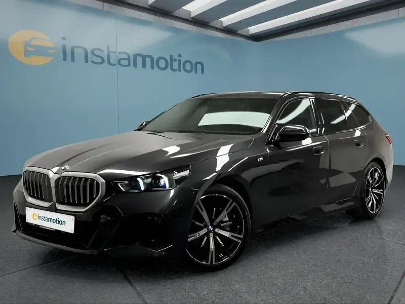 Gebraucht BMW 540 303 PS (222 kW) 2025 Grau Kombi
