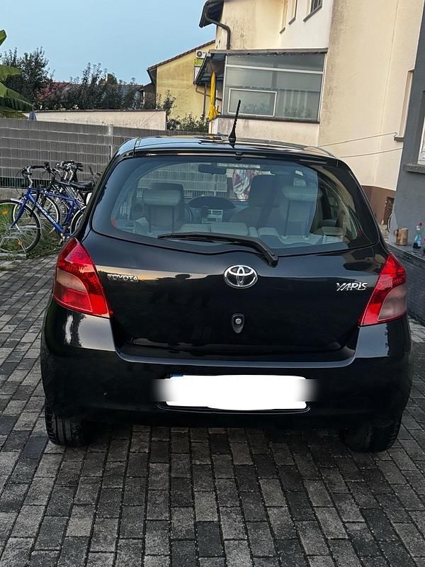 Gebraucht Toyota Yaris 87 PS (63 kW) 2006 Schwarz Limousine
