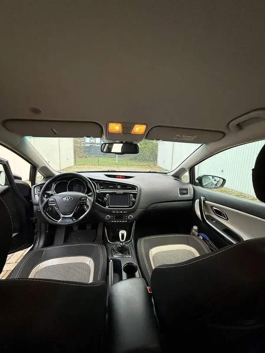 Używany Kia Ceed DREAM-TEAM Edition 101 KM (74 kW) 2018 Czarny Hatchback