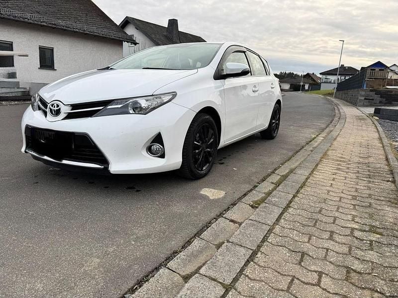 Gebraucht Toyota Auris Executive 132 PS (97 kW) 2014 Weiß Limousine