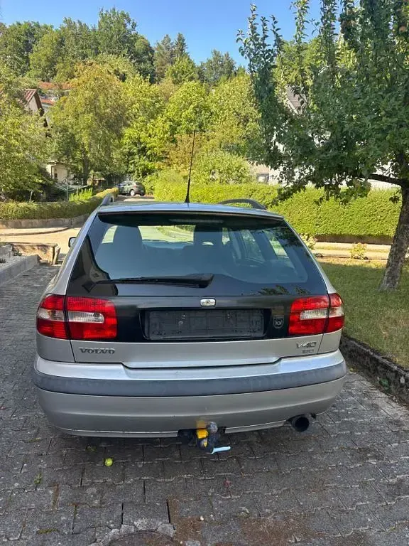 Gebraucht Volvo V40 Standard 116 PS (85 kW) 2004 Silber Kombi