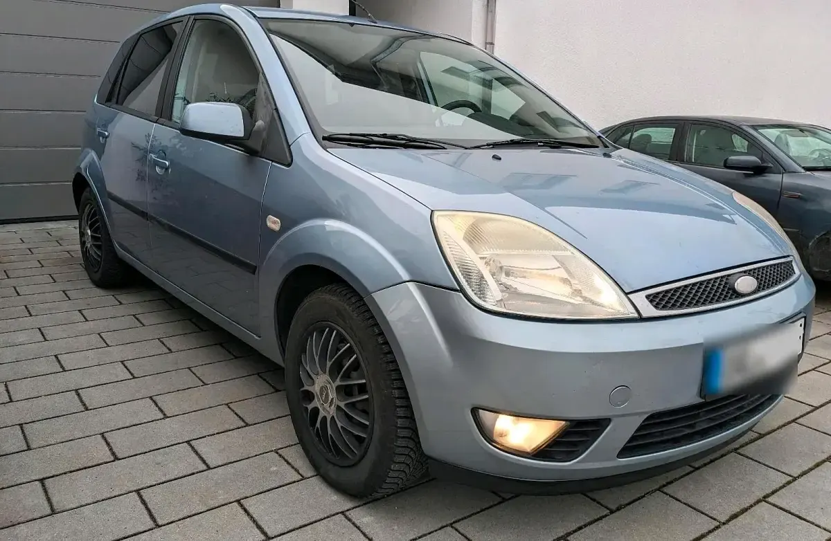Gebraucht Ford Fiesta 80 PS (58 kW) 2005 Blau Kleinwagen