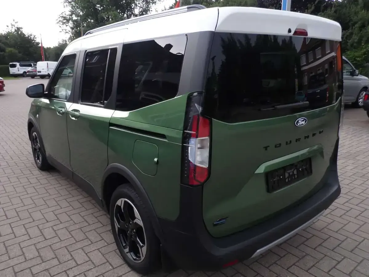 Gebraucht Ford Tourneo Courier Active 100 kW (136 PS) 2025 Bursting green Van / Kleinbus