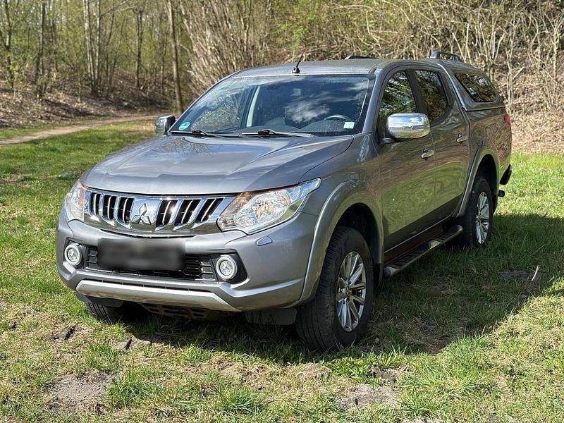 Gebraucht Mitsubishi L200 181 PS (133 kW) 2016 Grau Pickup