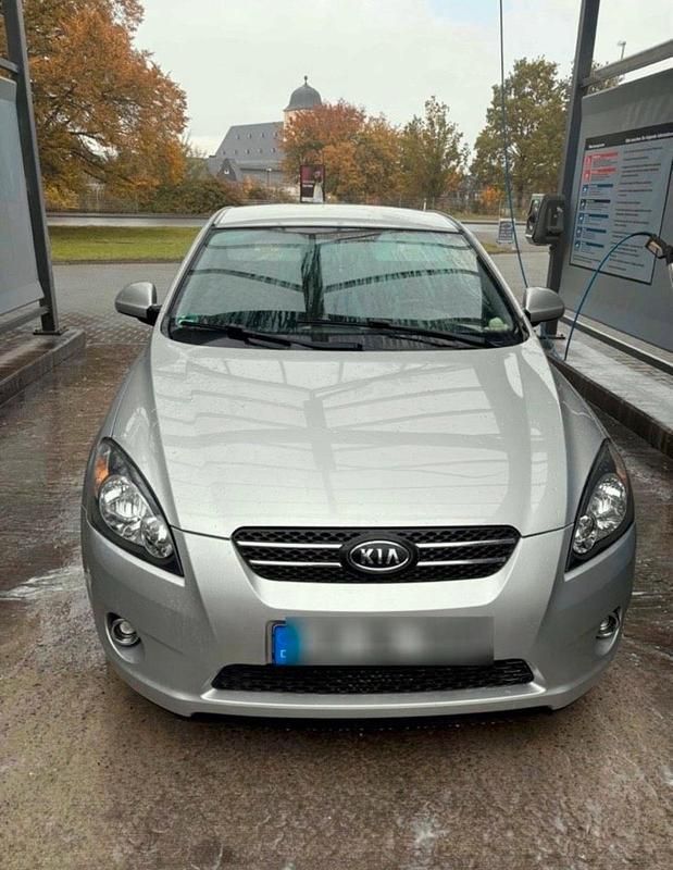 Gebraucht Kia Ceed 126 PS (92 kW) 2009 Silber Kleinwagen