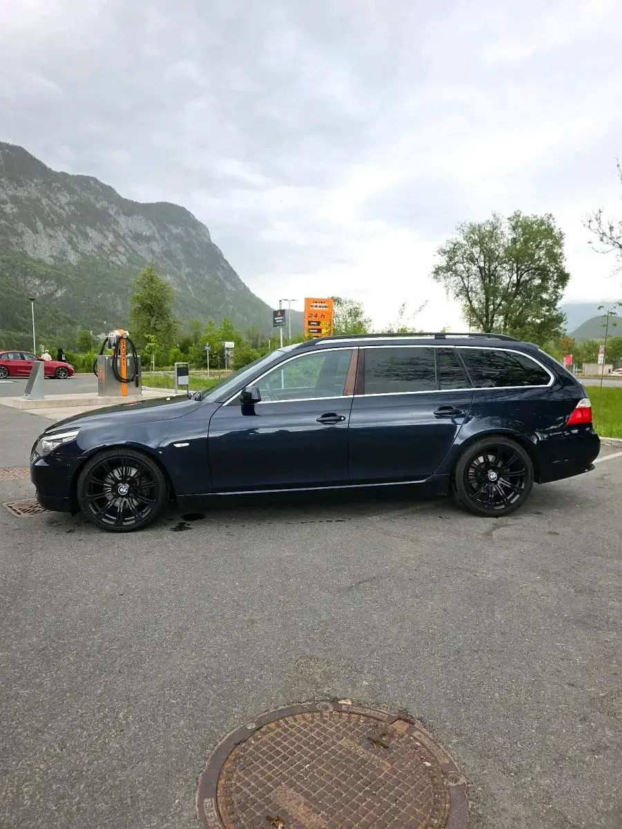 Gebraucht BMW 530 235 PS (172 kW) 2009 Blau Kombi