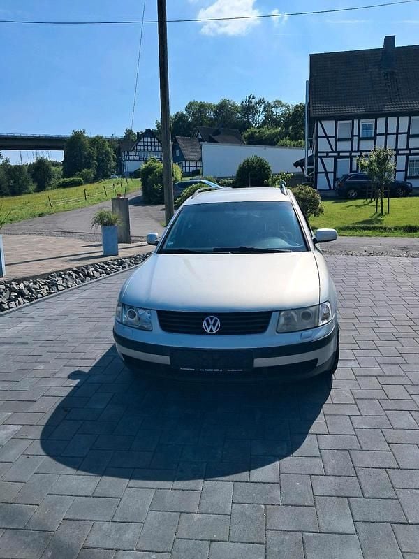 Silber Gebraucht 1999 VW Passat Kombi | 800 € (Superpreis) - Bild 1/4