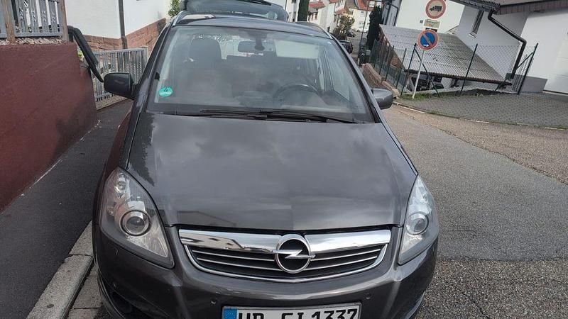Grau Gebraucht 2012 Opel Zafira Family Van / Kleinbus | 4.444 € (Fairer Preis) - Bild 1/4